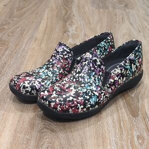 ❤️💙💜Dansko Colorful Women's Slip-On Shoes size 37 Euro (6.5-7 US)❤️💙💜